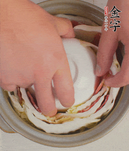 寬度剛好是鍋的高度?？垡粋€小碗更有助于幫助造型。