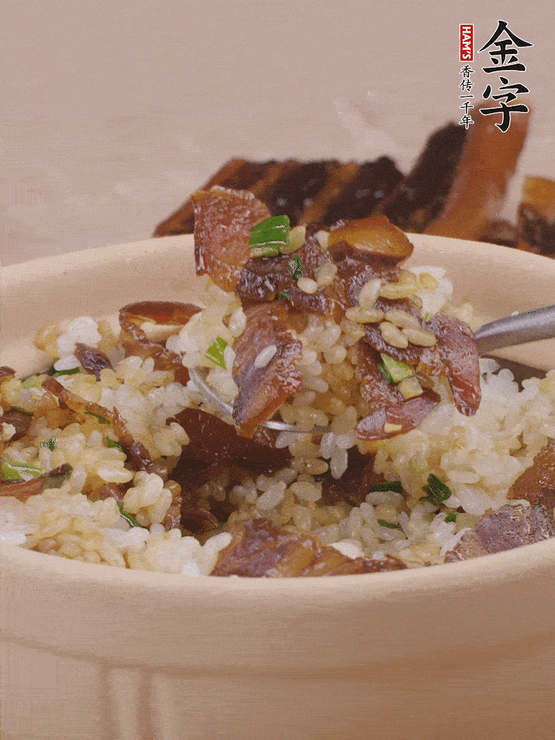 揭蓋后撒點蔥花裝飾，趁熱拌勻。